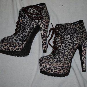 NEW SZ 10 SNOW LEOPARD PLATFORM BOOTY